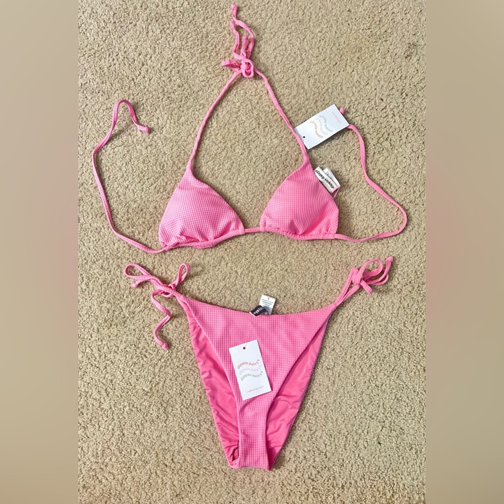 SOLD Ⓜ️ Dippin' Daisy's Vibrant Pink Textured Bikini